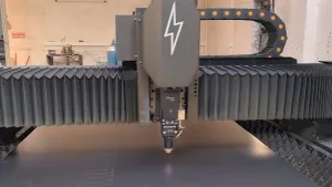 Волоконно-лазерная режущая головка GS03C с автофокусировкой для резки листового металла толщиной 1 мм