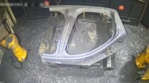 Лазерная режущая головка LCR04 для 3D-роботизированной резки углеродистой стали