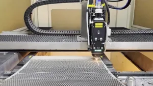 Лазерная режущая головка GM08B для резки нержавеющей стали толщиной 8 мм