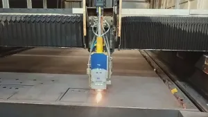 Волоконно-лазерная режущая головка GH15B для резки углеродистой стали толщиной 22 мм