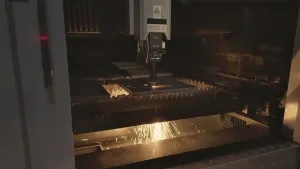 Волоконно-лазерная режущая головка GH20B для резки углеродистой стали толщиной 25 мм