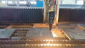 Волоконно-лазерная режущая головка GH30B для резки углеродистой стали толщиной 50 мм