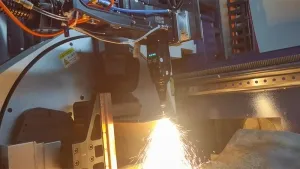 Лазерная кислородная режущая головка LCF15A1 мощностью 12 кВт для резки под углом 45° углеродистой стали толщиной 14 мм (1,5 м/мин)