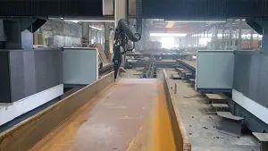 Волоконно-лазерная режущая головка LCF20A для резки двутавровых балок из углеродистой стали