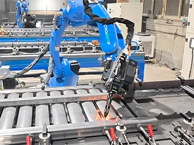 Двухосевая лазерная сварочная головка с колеблющимся лучом мощностью до 3 кВт